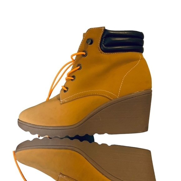 Shoes - Timbs inspired rubber wedge tan worker chukka boot lace up front boot bootie 7